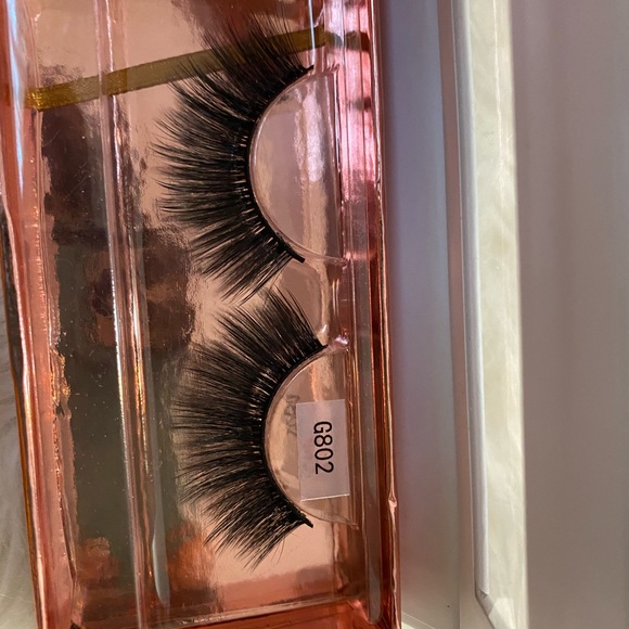 Lashes - Picture 11 of 16